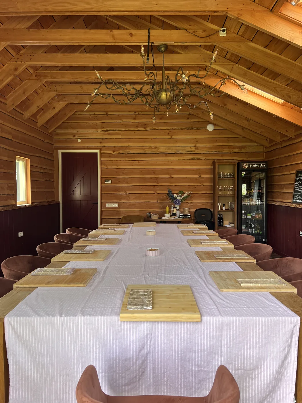 De zaal klaargezet voor een sushi workshop bij Sushi Boerin
